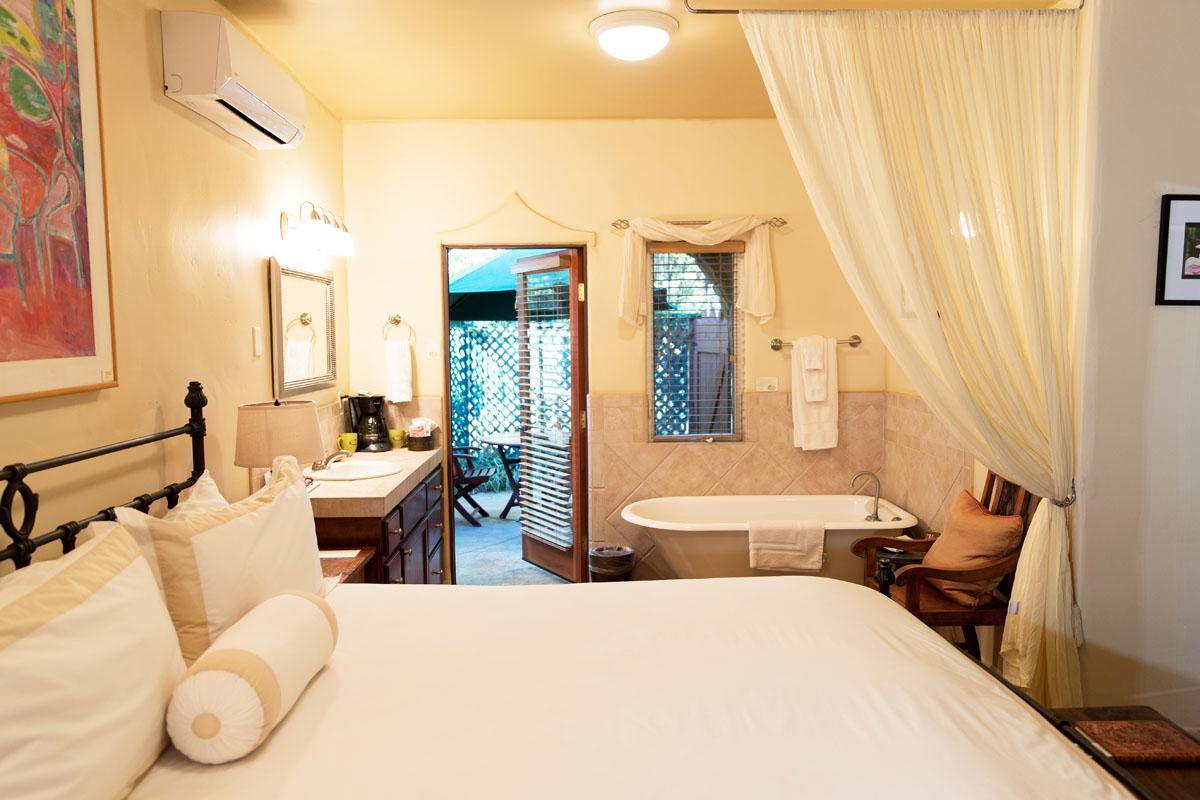 The Emerald Iguana Inn Ojai Exterior photo